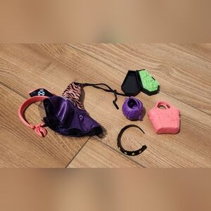 Monster High Clawdeen Accessories Lot